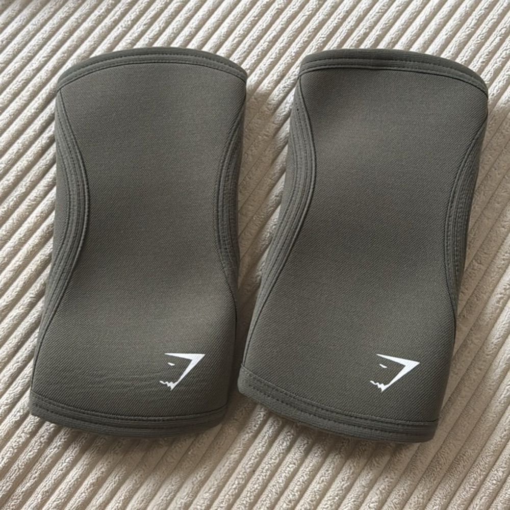 Gymshark knee sleeves